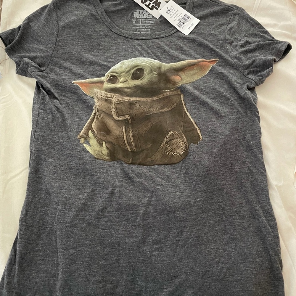 Ladies Star Wars Yoda T-shirt. Size M.